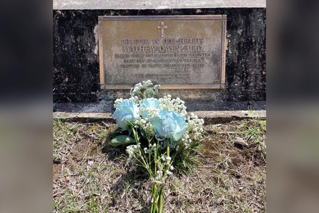 Mom Couldn’t Visit Her Son’s Grave on His 41st Birthday, Grateful When Stranger Lays Flowers