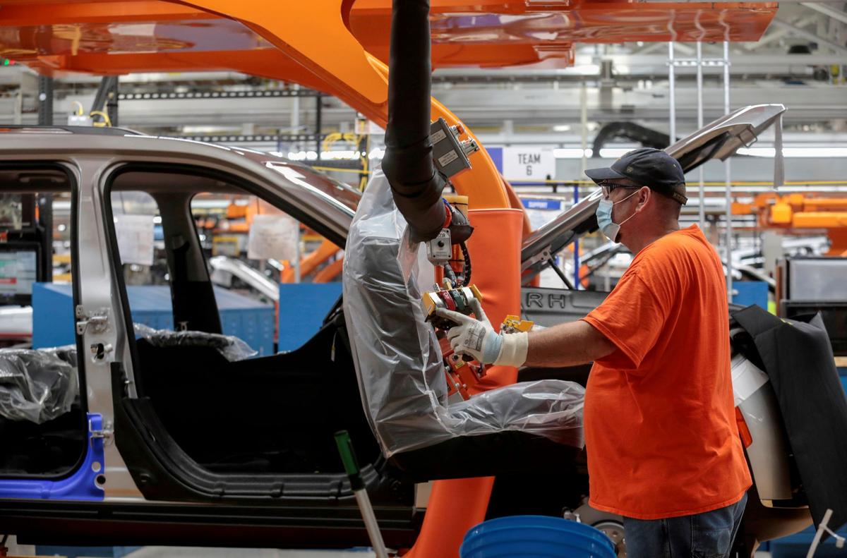 US Labor Costs Surge in the Third Quarter; Productivity Falls Sharply