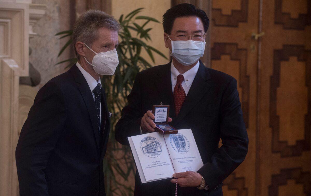 Czech Senate speaker Milos Vystrcil (L) gives Taiwan's Foreign Minister Joseph Wu the Silver Commemorative Medal of the Senate of the Parliament of the Czech Republic in Prague on Oct. 27, 2021. (Michal Cizek/AFP via Getty Images)