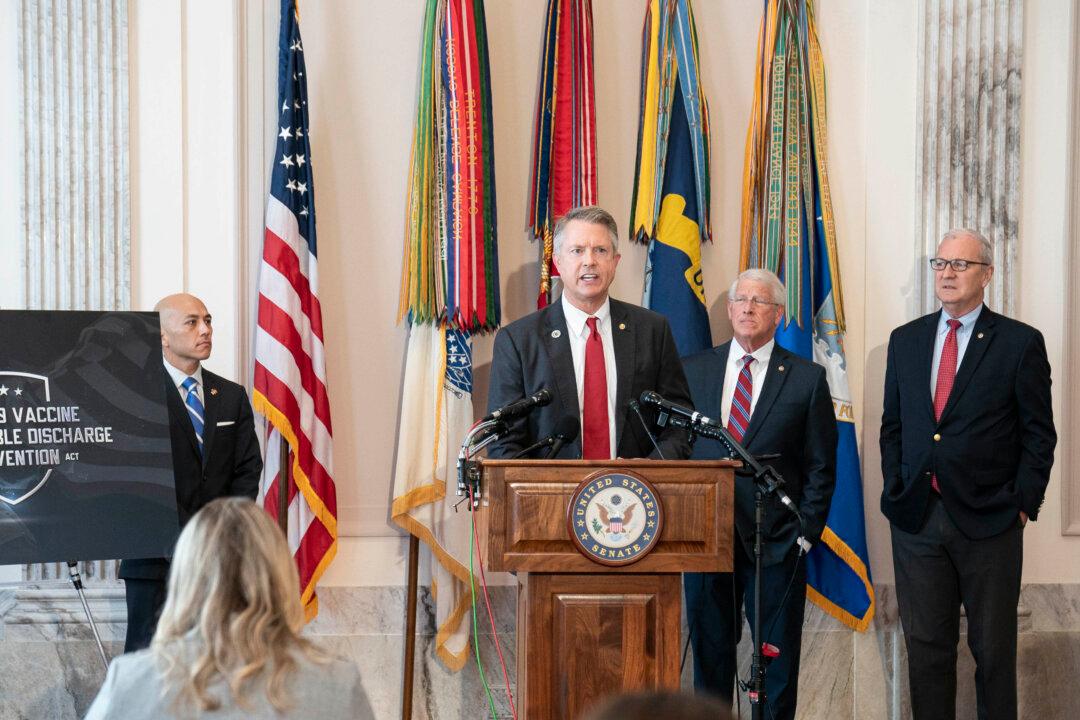 GOP Senators: Dishonorable Discharges for Unvaccinated Service Members ‘Needs to Stop’