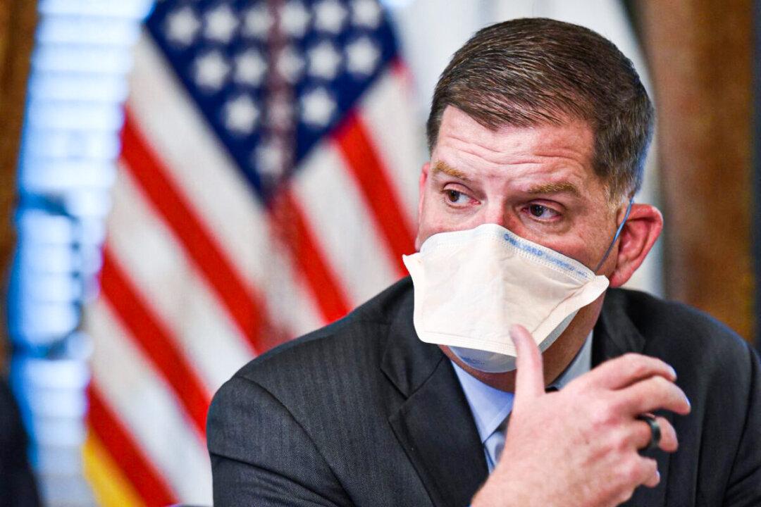 OSHA COVID-19 Vaccine Rule May Be Expanded to Small Businesses: Labor Department