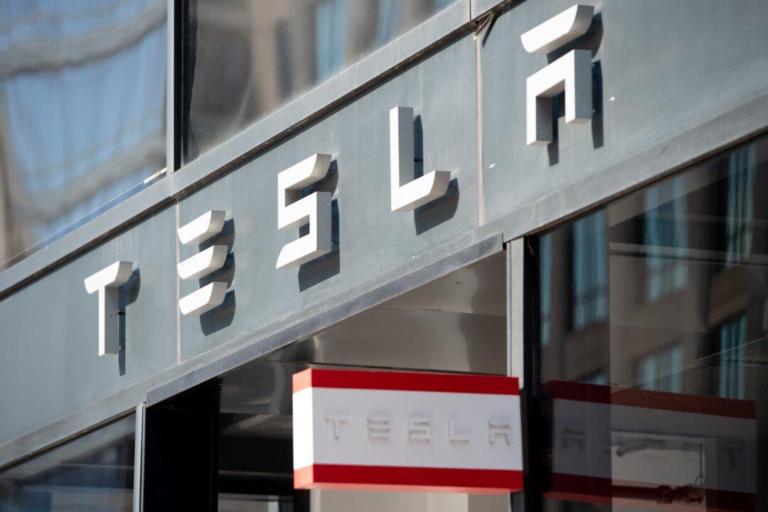 Tesla’s ‘Full Self-Driving’ Gets Mixed Reviews