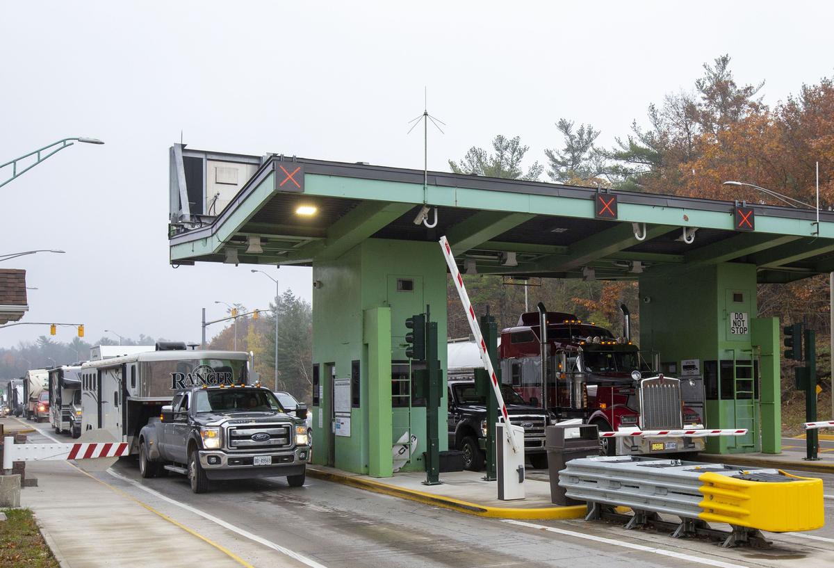 ‘We Are Gleeful’: Snowbirds Happily Head South as US Border Reopens