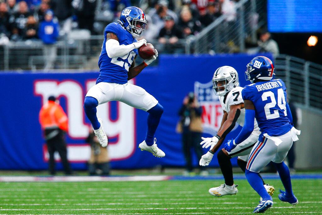 McKinney Has 2 Picks, Giants Edge Raiders 23–16