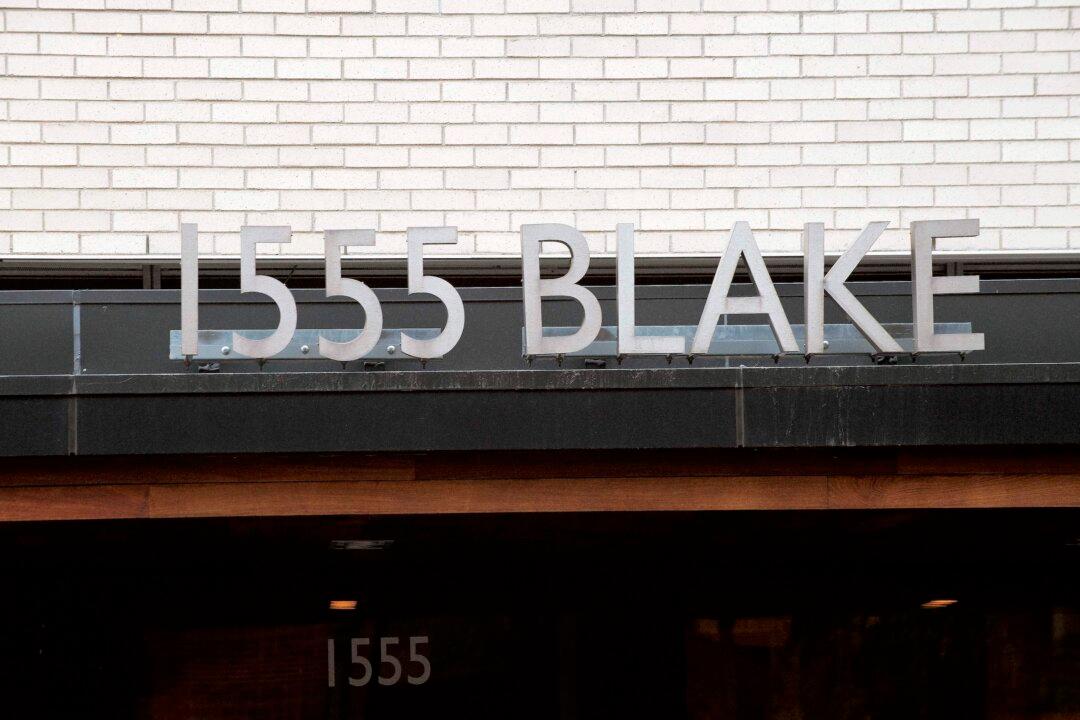 Palantir Tops Q3 Consensus, Clocks 18 $10 Million+ Deals