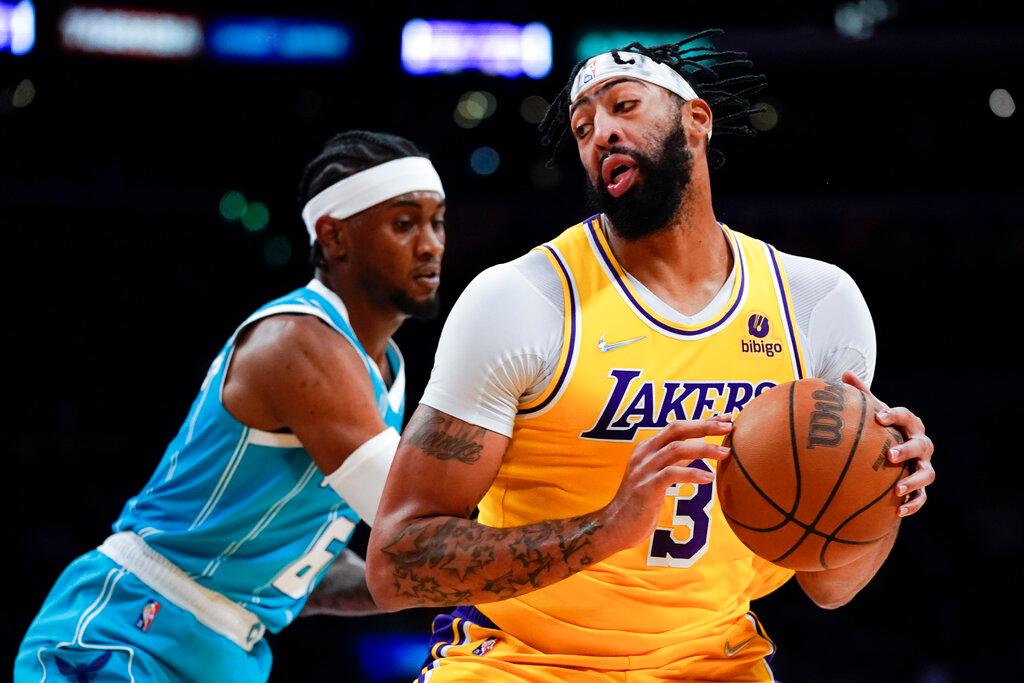Davis, Anthony Lead Lakers in Overtime to Defeat Hornets 126–123