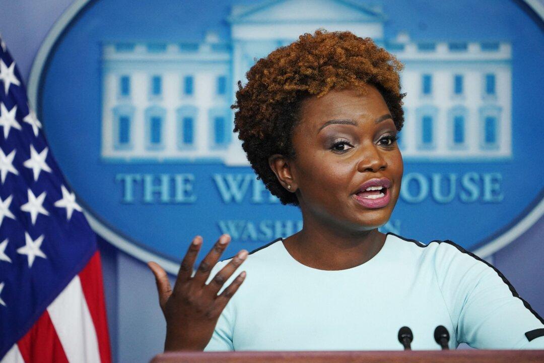 White House Urges Employers to Adhere to Vaccine Mandate Despite Court Block