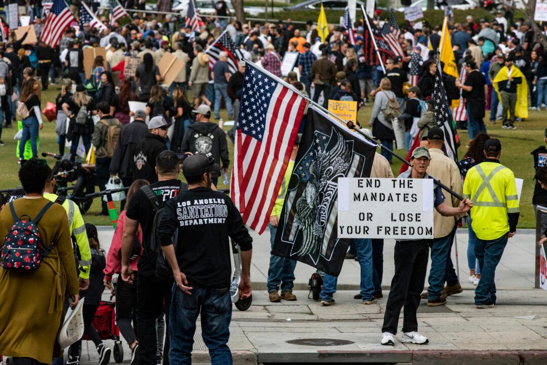 Thousands Protest Against LA City Worker Vaccine Mandate
