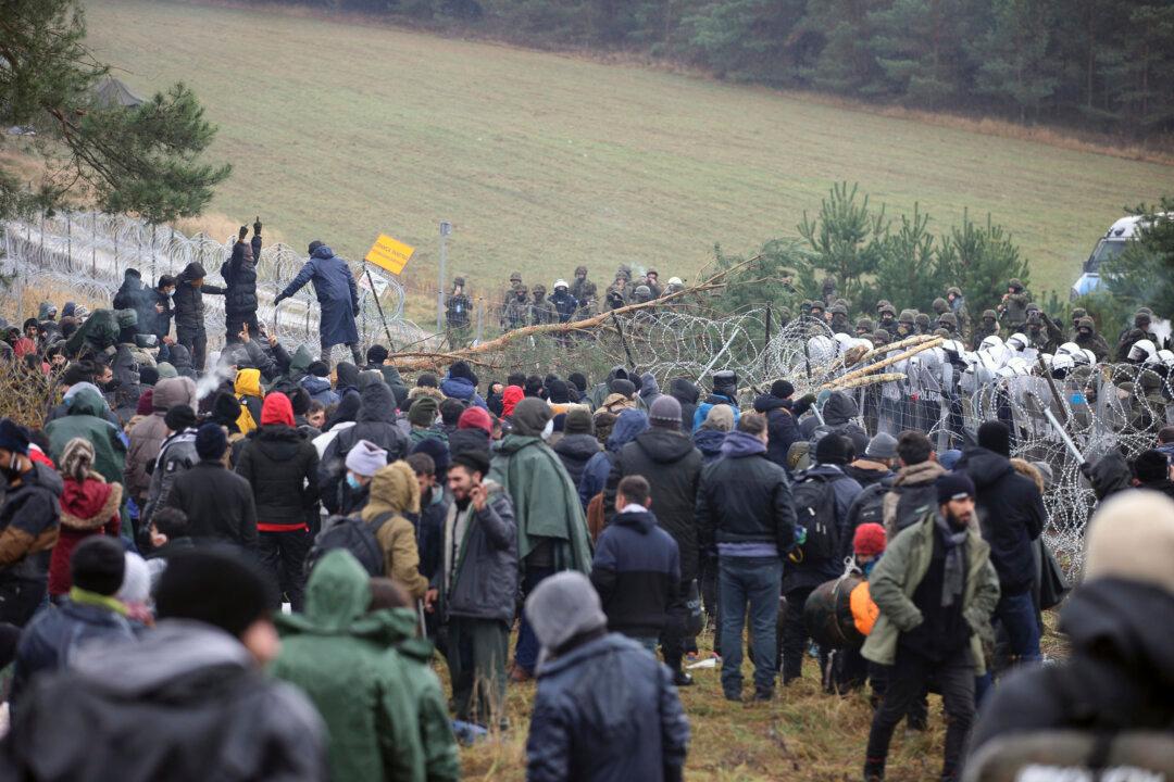 Illegal Immigrants Aided by Belarus Attempt to Force Their Way Into Poland