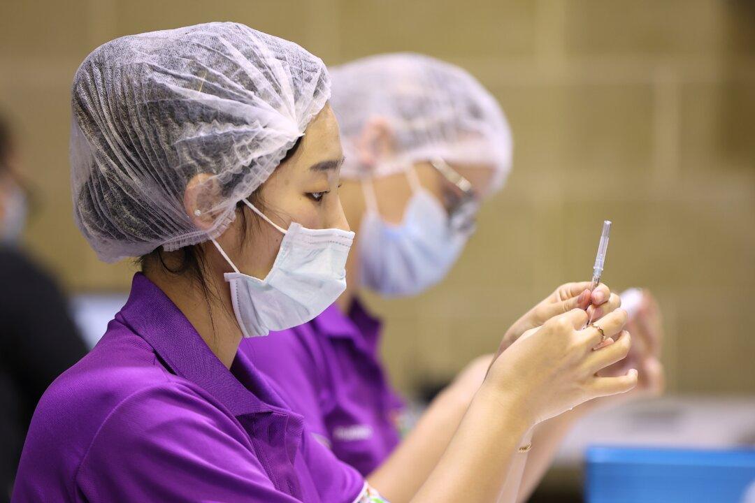 2nd Australian Senator Pledges to Withhold Vote Over Mandatory Vaccine Policy