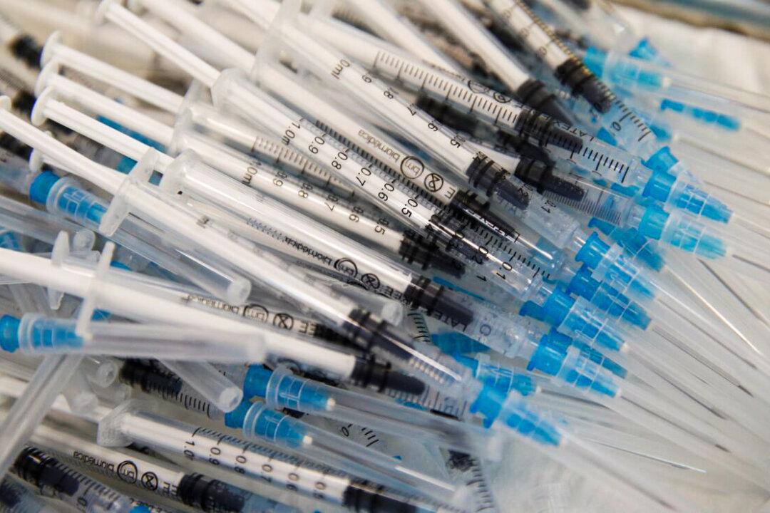WHO Warns of Global Shortage of COVID-19 Vaccine Syringes Next Year