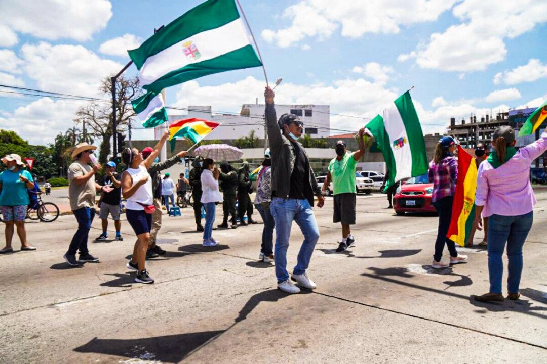 Bolivians Reject ‘Gateway to Communism’ Law, Initiating Nationwide Civil Strike