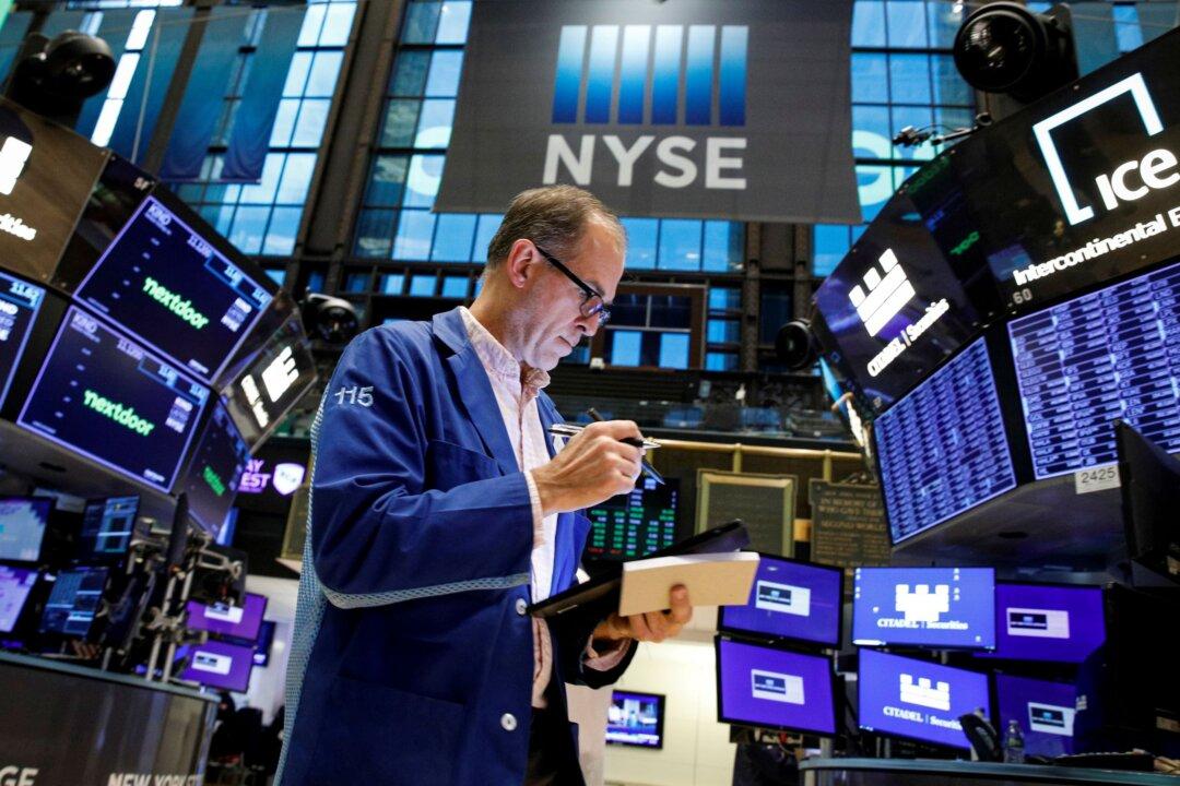 Stocks Slide, Dollar Gains as US CPI Sparks Tightening Fears