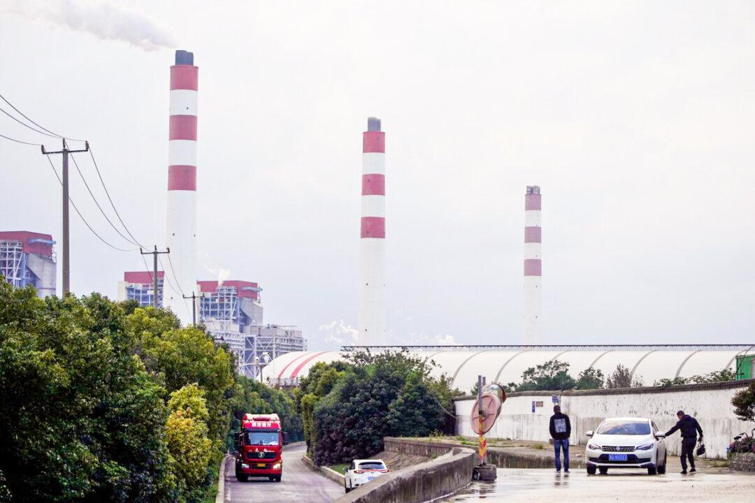 China’s Factory Inflation Accelerates to 26-Year High, Yet Demand Remains Weak