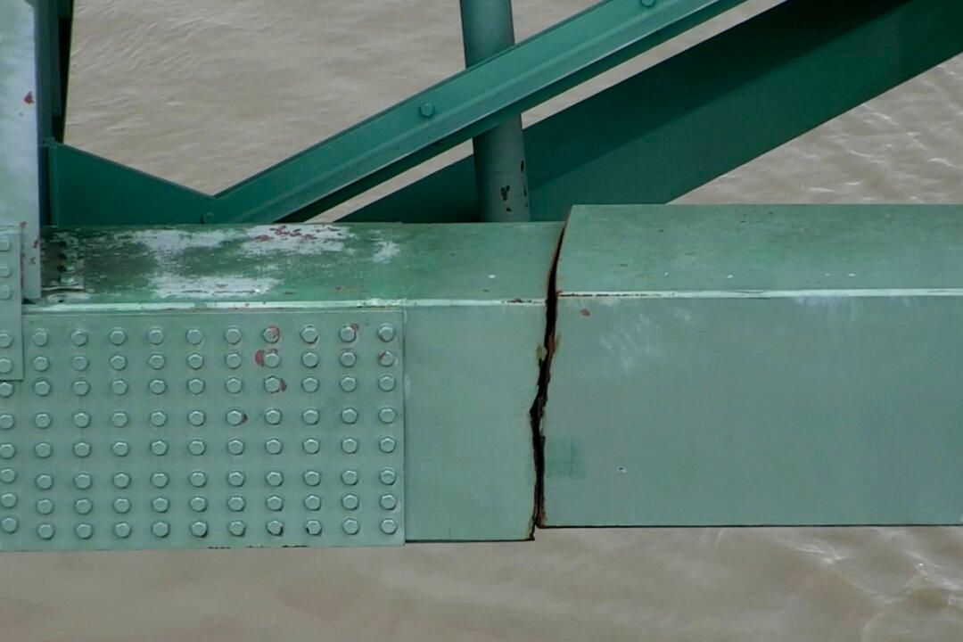 Report: Interstate Bridge’s Crack Likely Dates Back to 1970s
