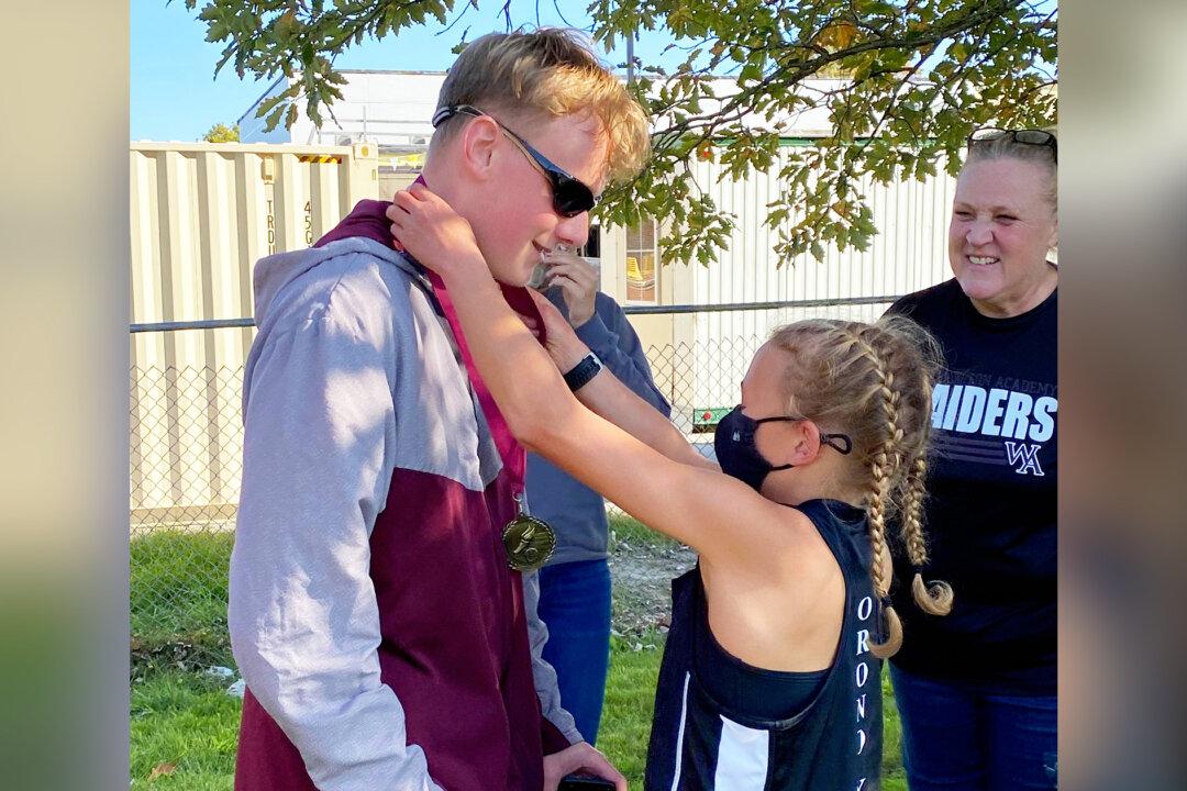High School Cross-Country Runner Gifts Winning Medal to Blind Athlete Who Loves to Run