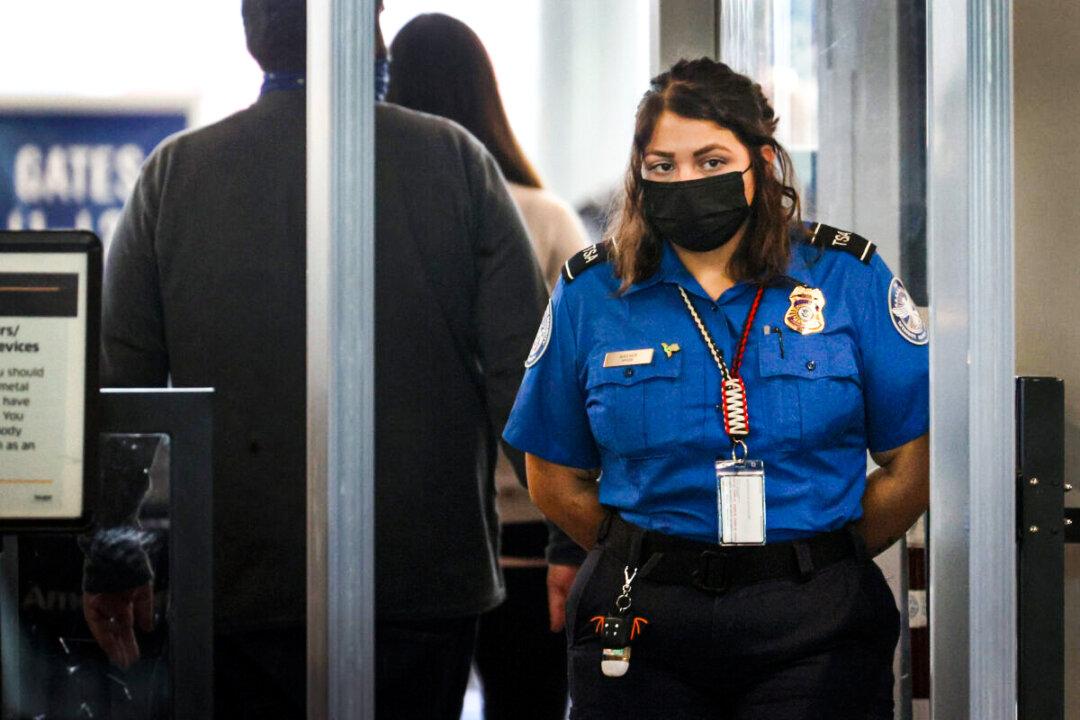 ‘Perfect Storm’ of Mandates, Worker Shortage Poised to Derail Holiday Travel: Republicans