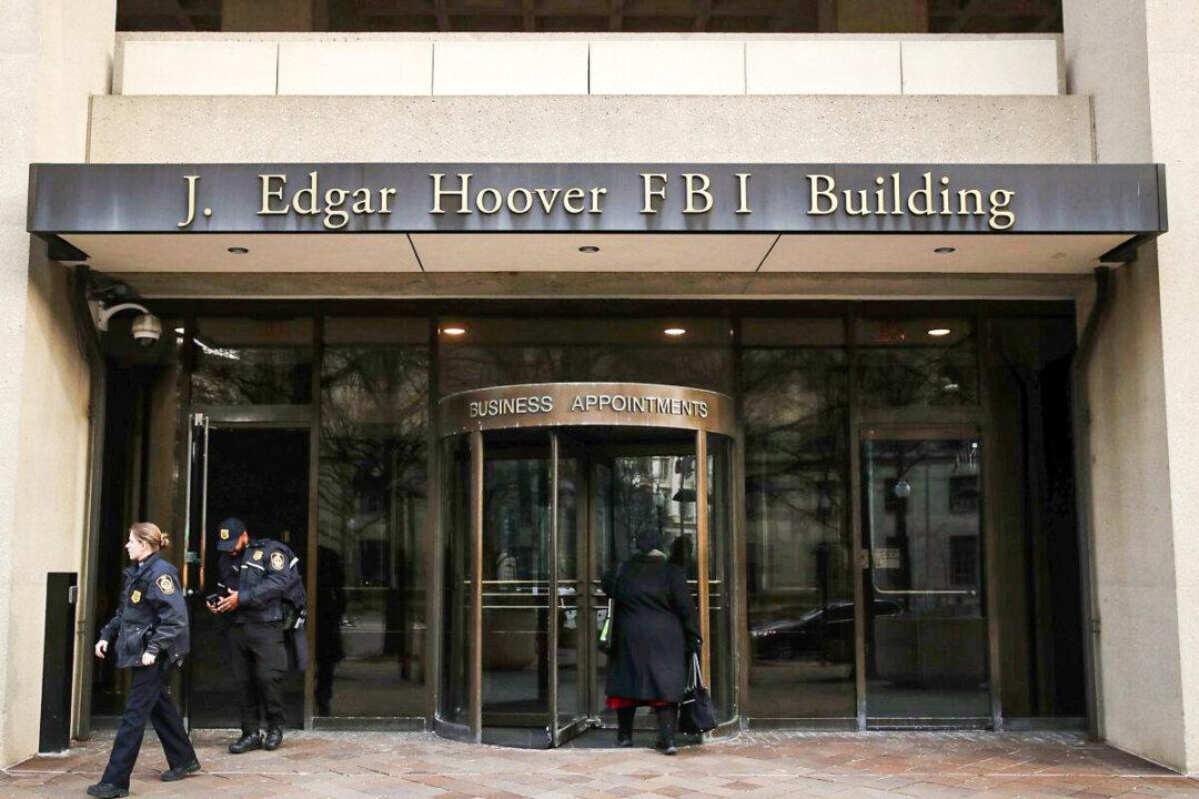 FBI Sent Posts to Big Tech Firms for Action Ahead of Election: Agent