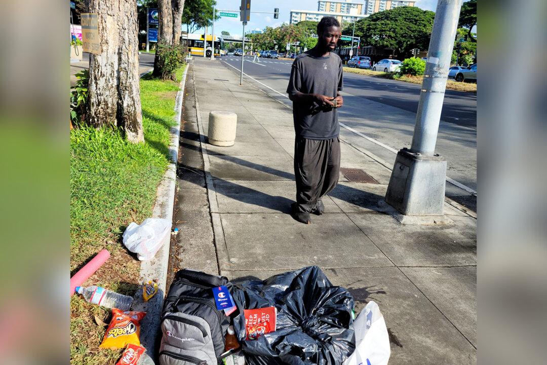 Hawaiian Man Helps Homeless Army Veteran in Mental Health Crisis Reunite With Estranged Family