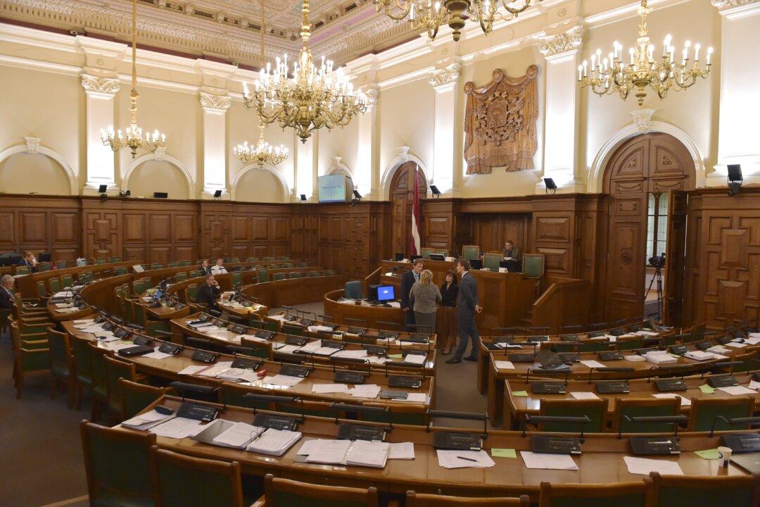 Latvia Bans Unvaccinated Lawmakers From Meetings