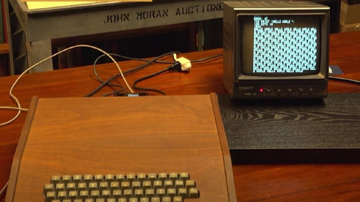 Apple Computer Made by Jobs and Wozniak Auctioned for $ 375,000