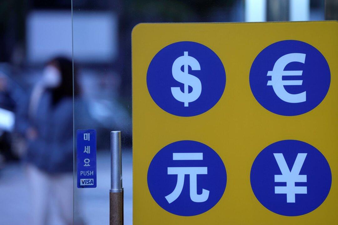 World Shares Advance After Modest Gains on Wall Street