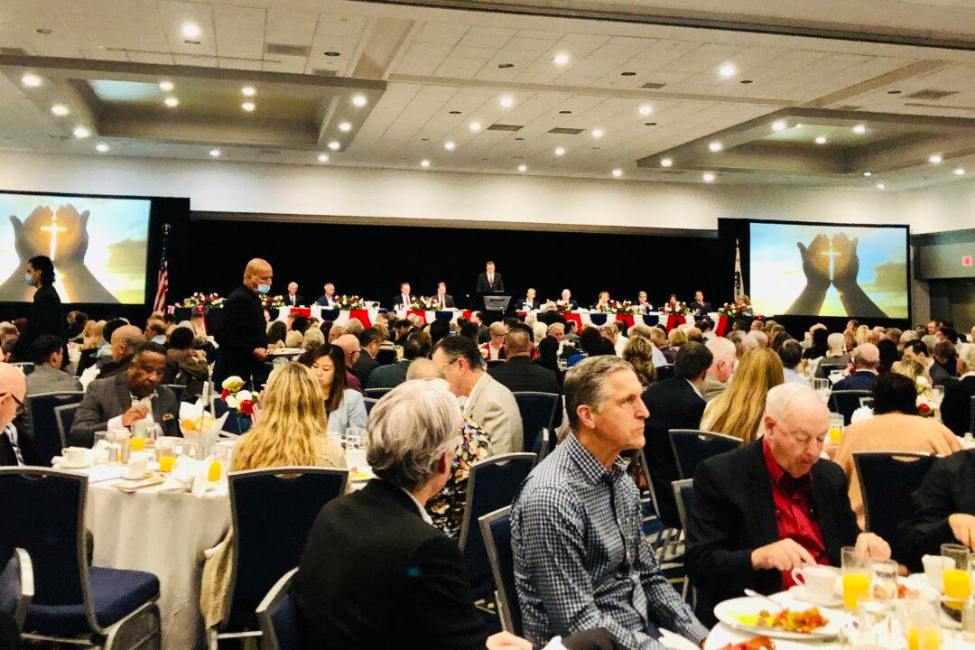 Keeping the Faith: Orange County Mayors’ Prayer Breakfast Fills Hotel Ballroom