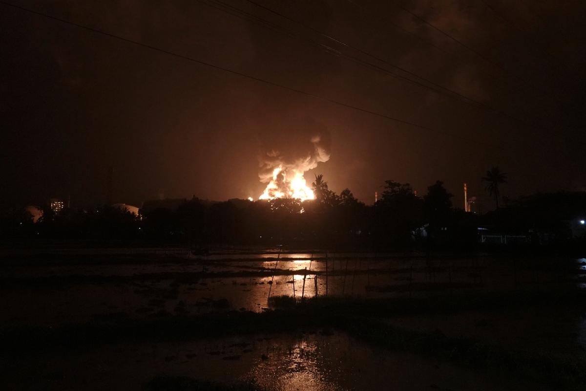 Scores Evacuated in Fire at Indonesia’s Largest Oil Refinery