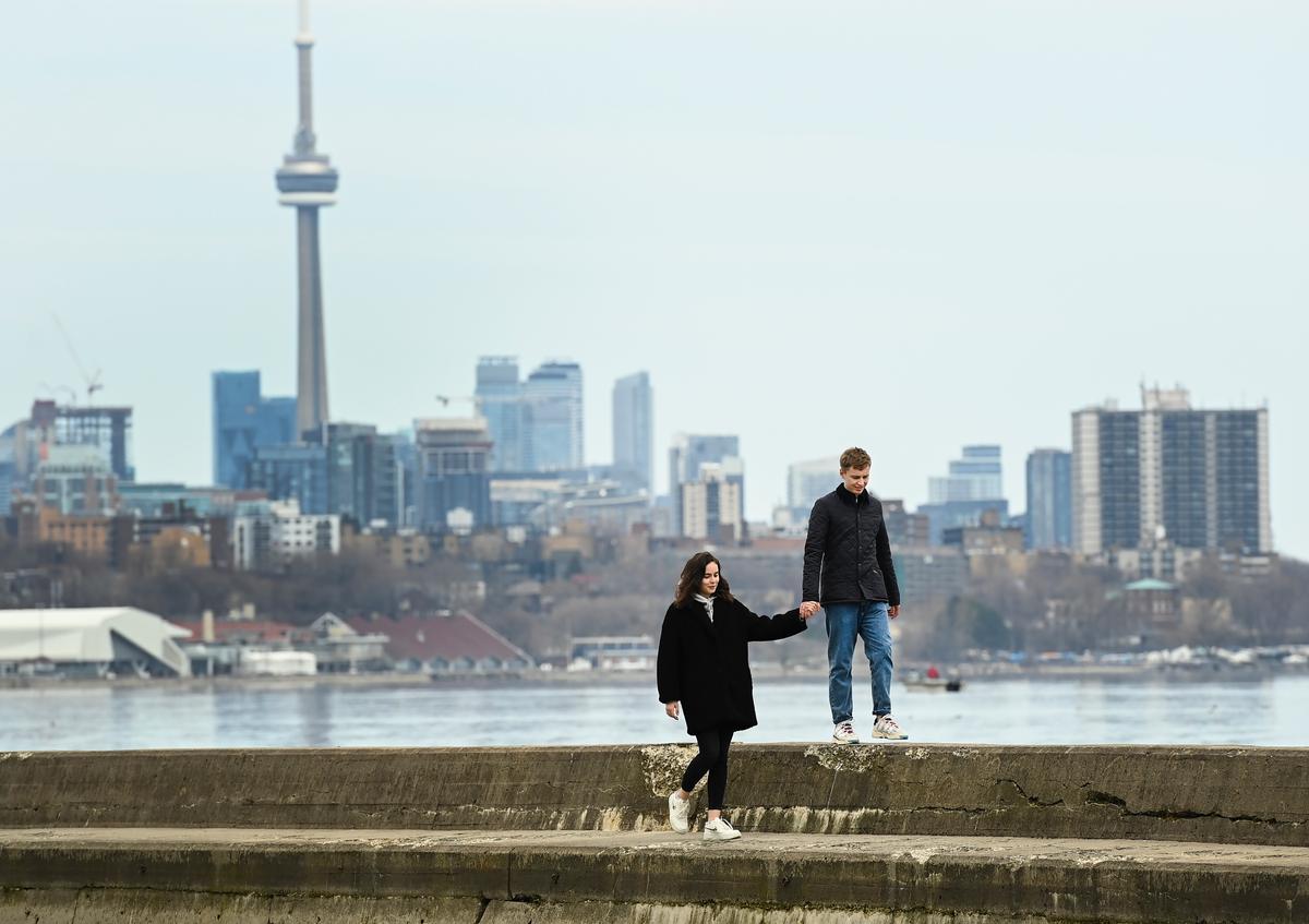 Record Number of Ontarians Move out of the Province, While BC Sees Biggest Inflow in 30 Years