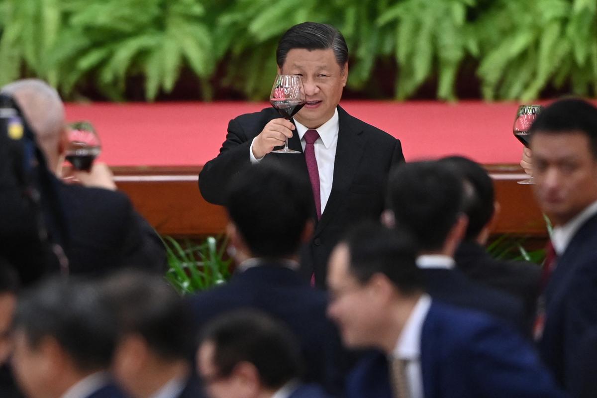China’s ‘Historical Resolutions’ Solidify Communist Leaders’ Authorities