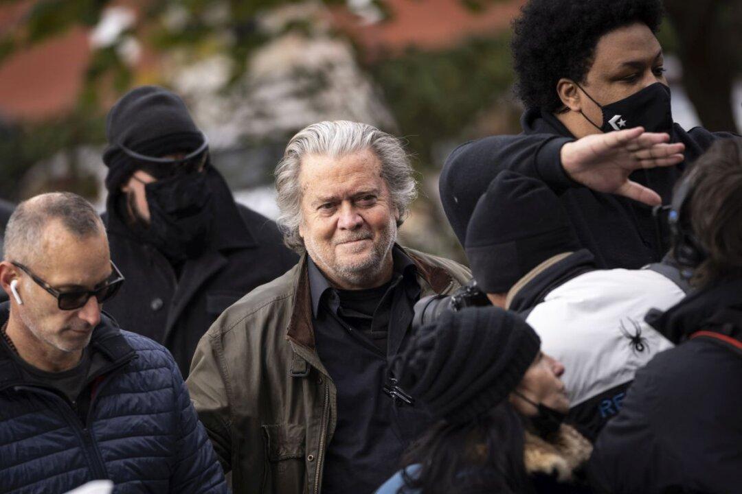 Steve Bannon Tells Jan. 6 Committee He Wants to Testify in Public