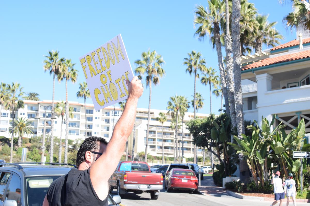 Orange County Parents and Students “Sit and Rally” Against Student Vaccine Mandates