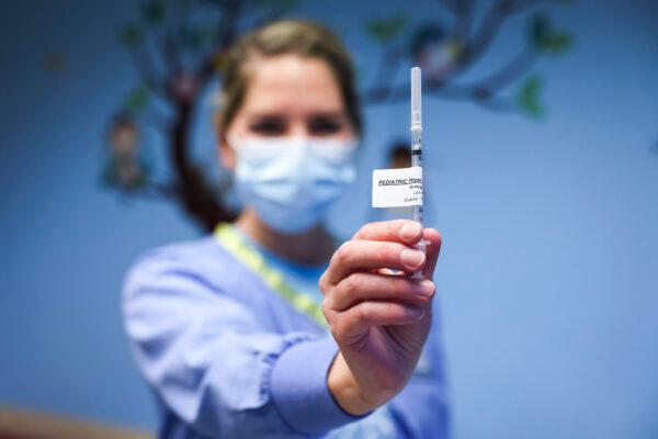 National Jewish Health registered nurse Emily Cole holds out a dose of the pediatric COVID-19 vaccine in Denver, Colorado, on Nov. 3, 2021. (Michael Ciaglo/Getty Images)