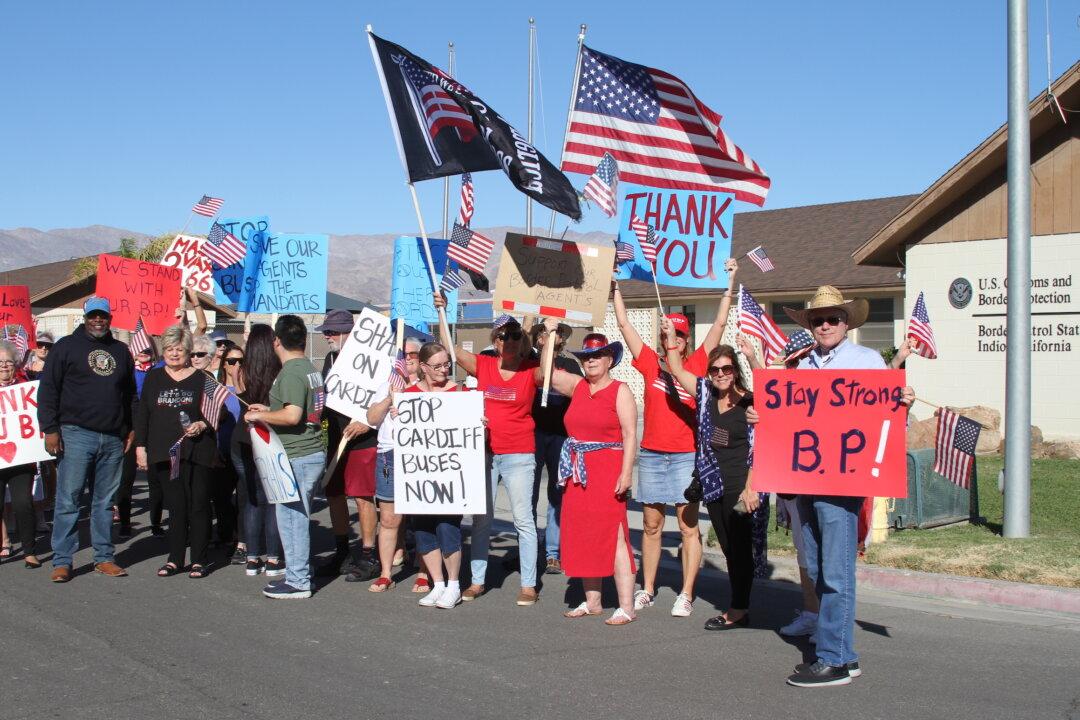 Californians Rally to Support Border Patrol, Oppose Vaccine Mandates and Illegal Immigration