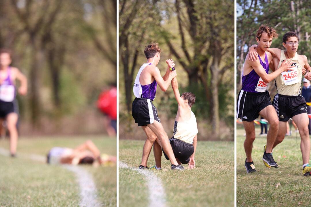 High School Runner Collapses on Final 75 Meters—Then Competitor Lifts Him to Cross Finish Line Together
