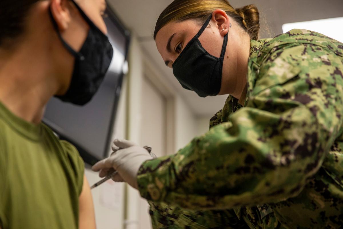 Navy Says Won’t Deploy Warship While Commander Remains Unvaccinated
