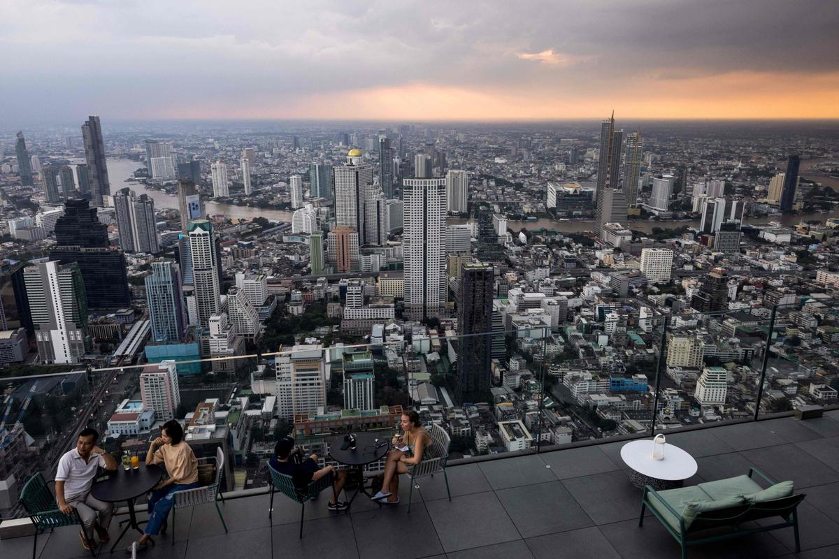 Thailand to Introduce Lower-Tax, 10-year Visa for Foreign Professionals