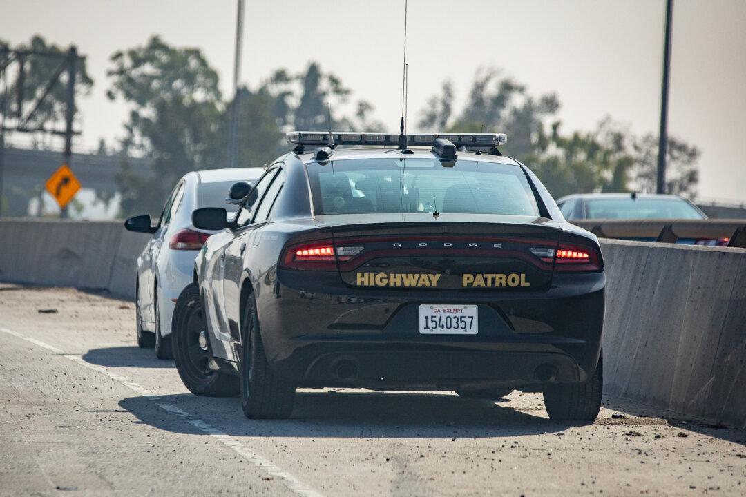 2 Men Wounded in Shooting on 10 Freeway in Los Angeles