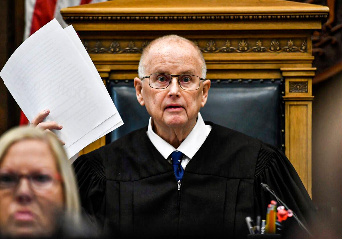 Judge Orders Wisconsin to Follow Law on Mail Ballot Applications