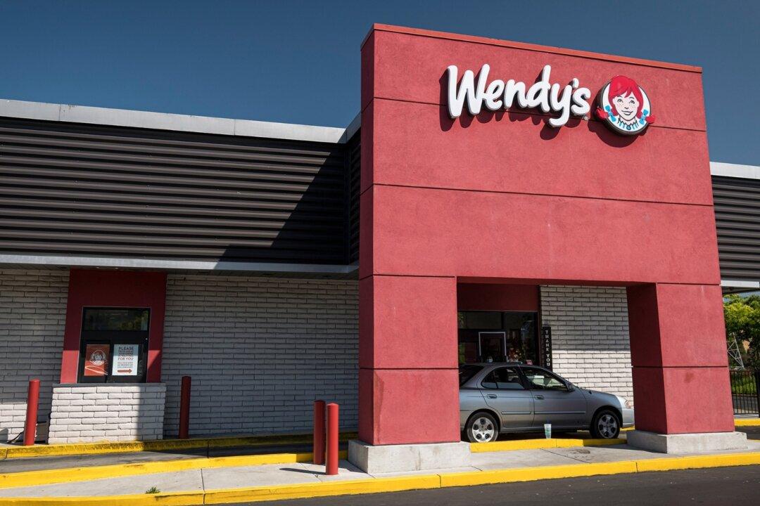 17 Wendy’s Employees Leave on the Spot by Taping Sign to Drive-Thru: ‘We Quit’