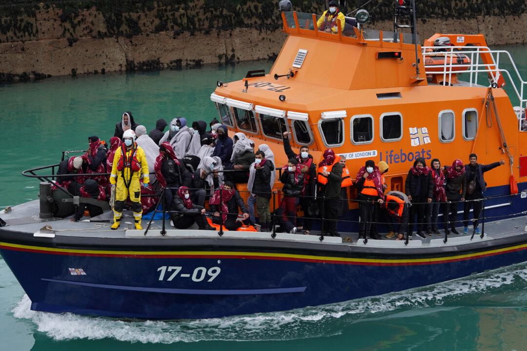UK Yacht Organisation Warns Sailors Against Rescuing Migrants at Sea in Fear of Prosecution