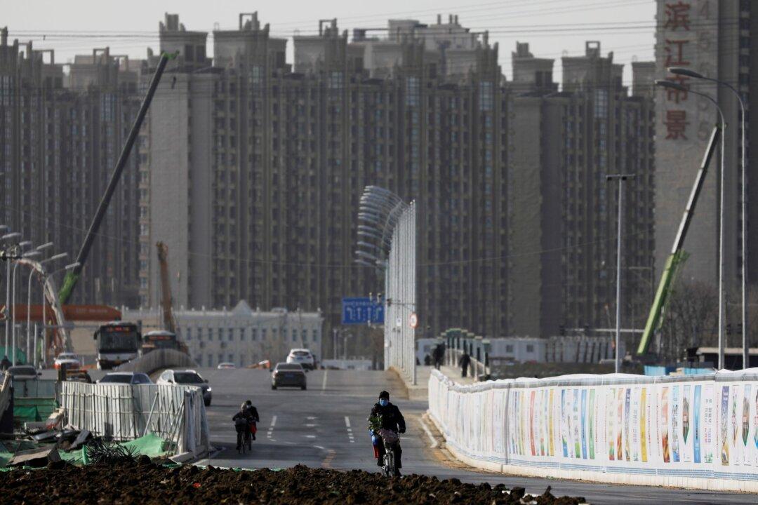 China Walks a Tightrope on Property Clampdown