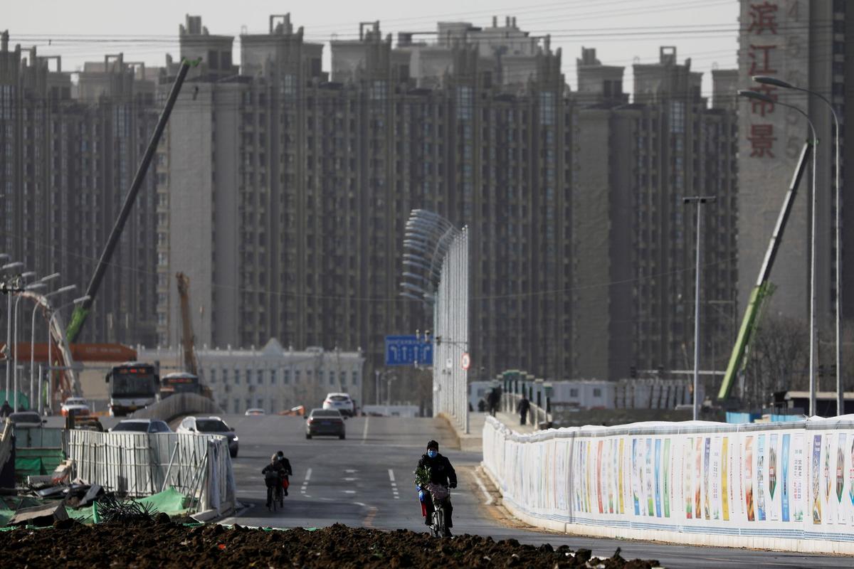 China Walks a Tightrope on Property Clampdown