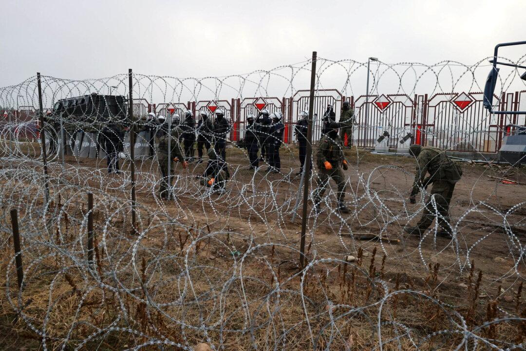 Illegal Immigrants Trying to Cross Polish-Belarusian Border Increased, Officials Say