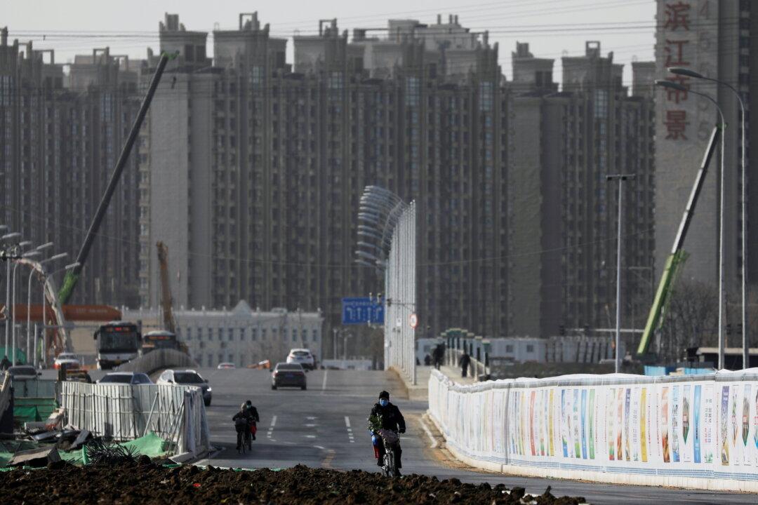 China’s Land Sales Slump for 4th Month as Property Woes Intensify