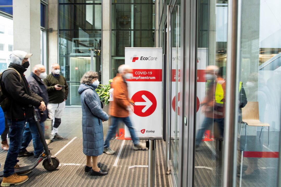 Germany, Greece Impose New Restrictions for Unvaccinated People