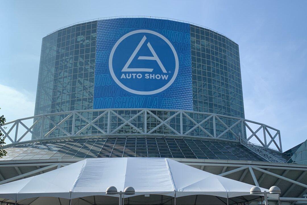 2021 LA Auto Show Begins at Convention Center After COVID-19 Hiatus