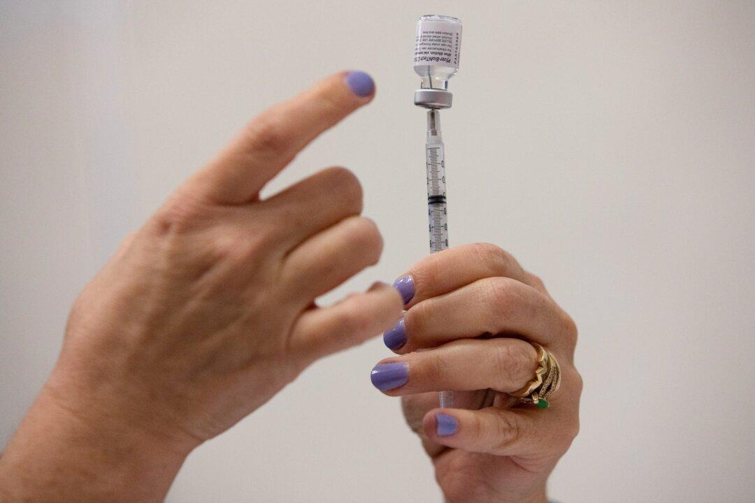 Side Effects From COVID-19 Vaccines Are Difficult to Distinguish From Early Symptoms of Virus: Study