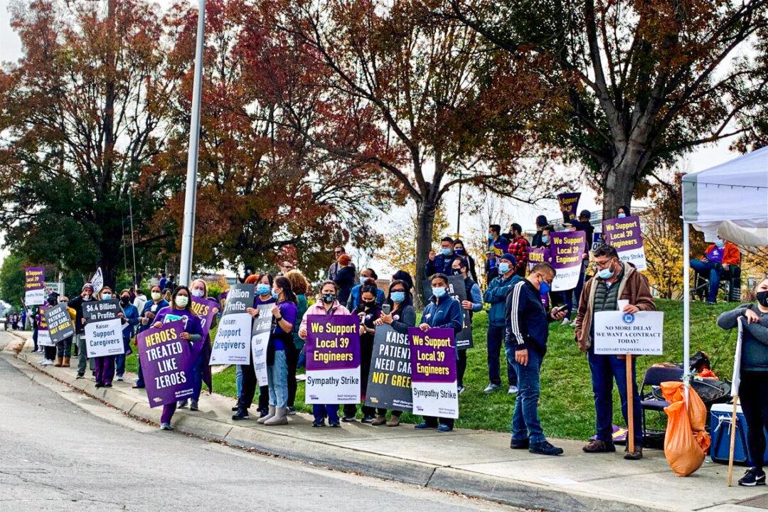 Thousands of Labor Union Members Go on Sympathy Strike to Support Kaiser Engineers
