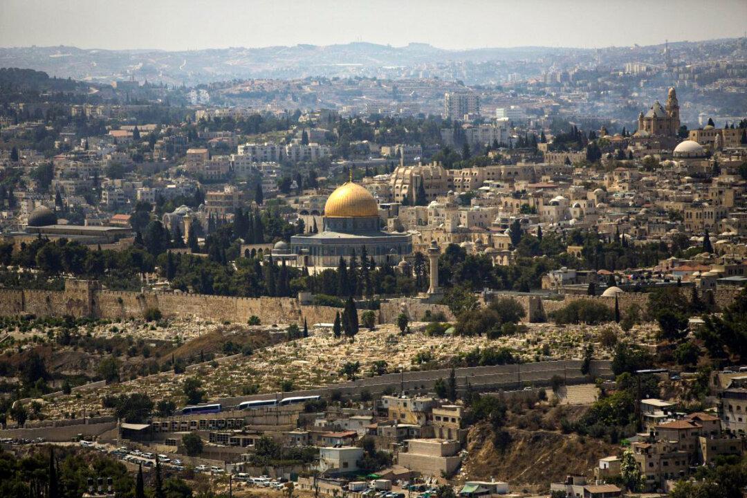 1 Dead and 4 Injured After Gunman Opens Fire at Holy Site in Jerusalem